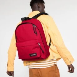 Eastpak OUT OF OFFICE Rugzak, 27 Liter, 13.3 Inch Laptopvak - Sailor Red -Reisopslag Winkel 1200x1200 1123