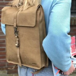 Burkely Antique Avery Unisex Rugzak - Cognac -Reisopslag Winkel 1200x1200 1204