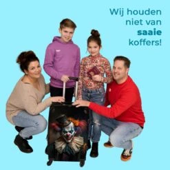 NoBoringSuitcases.com® Koffer Groot - Clown - Hoed - Kraag - Portret - Killer Clown - Trolley Koffer Met TSA-slot - Met Wielen - 90 Liter - Reiskoffer - 66 Cm -Reisopslag Winkel 1200x1200 522