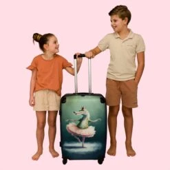 NoBoringSuitcases.com® Koffer Groot - Krokodil - Kroon - Goud - Ballet - Portret - Trolley Koffer Met TSA-slot - Met Wielen - 90 Liter - Reiskoffer - 66 Cm -Reisopslag Winkel 1200x1200 695