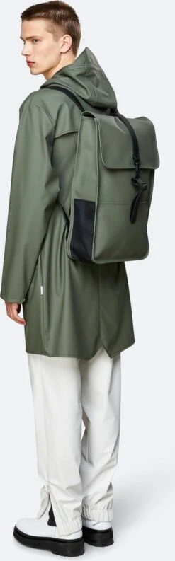 Rains Rugzak Olive Unisex - One Size -Reisopslag Winkel 374x1200
