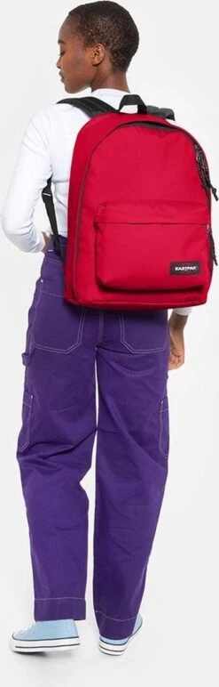 Eastpak OUT OF OFFICE Rugzak, 27 Liter, 13.3 Inch Laptopvak - Sailor Red -Reisopslag Winkel 384x1200