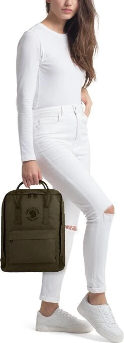 Fjallraven Fjällräven Re-Kånken Unisex Rugzak - Dark Olive -Reisopslag Winkel 434x1200 2