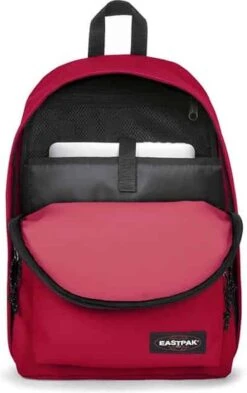 Eastpak OUT OF OFFICE Rugzak, 27 Liter, 13.3 Inch Laptopvak - Sailor Red -Reisopslag Winkel 754x1200 3