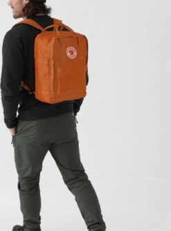 Fjallraven Fjällräven Kånken Laptop 15" Unisex Rugzak - Terracotta Brown -Reisopslag Winkel 890x1200 1